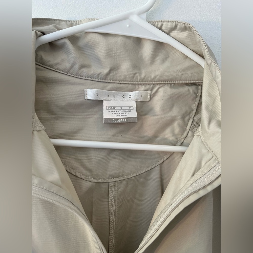 Nike Light Beige Short-Sleeve Pullover Windbreaker - Picture 3 of 7